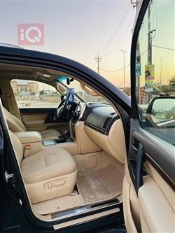 تۆیۆتا لاند کروزەر